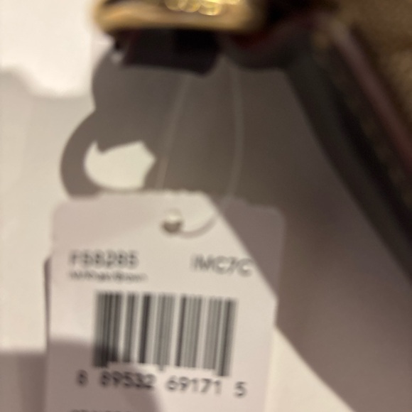 Coach Signature File Bag - Style F58285
Classic Khaki canvas with leather trim - Picture 3 of 6